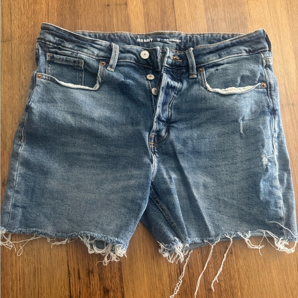 High-Waisted OG Jean Cut-Off Shorts – 3-inch inseam.